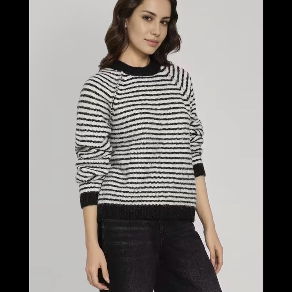 American Eagle Outfitters Black and White Striped Sweater